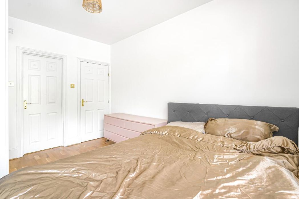 Property image 12 of 23