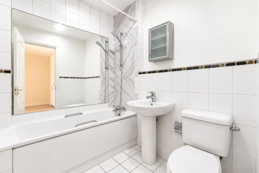 Property image 16 of 23