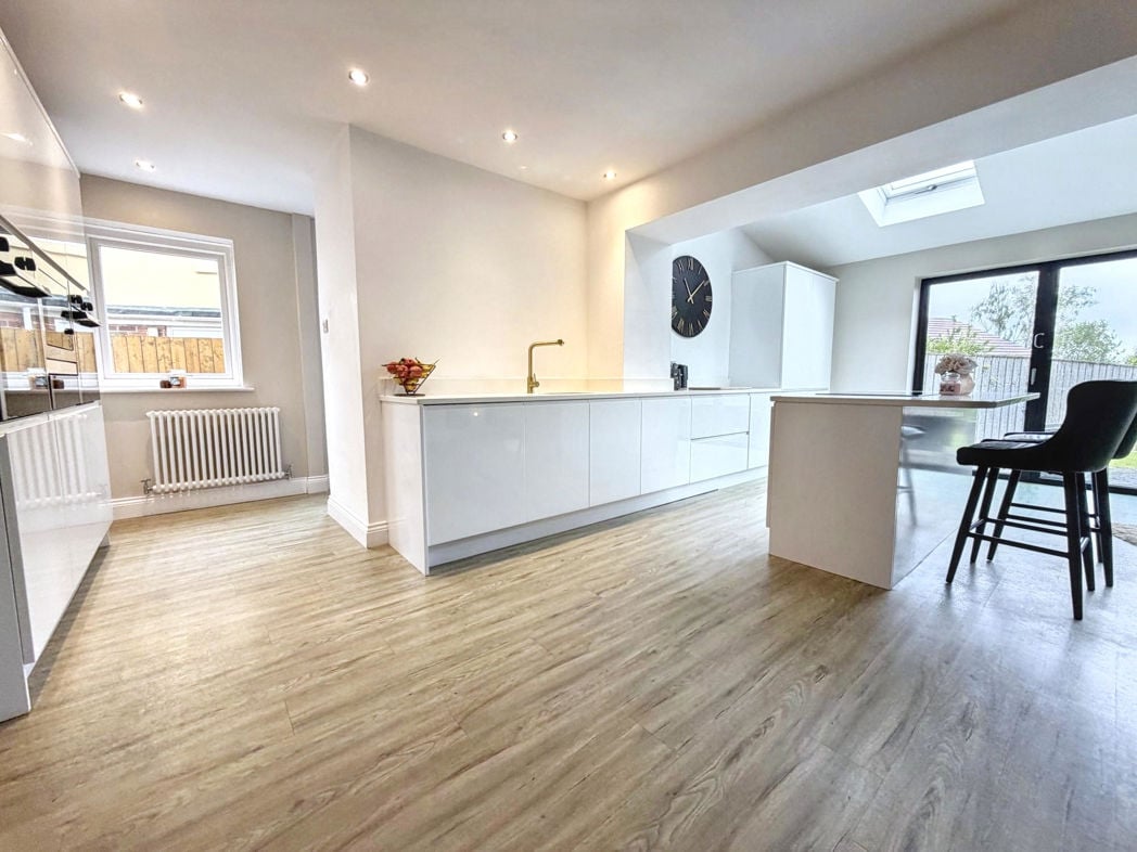 Property image 10 of 30