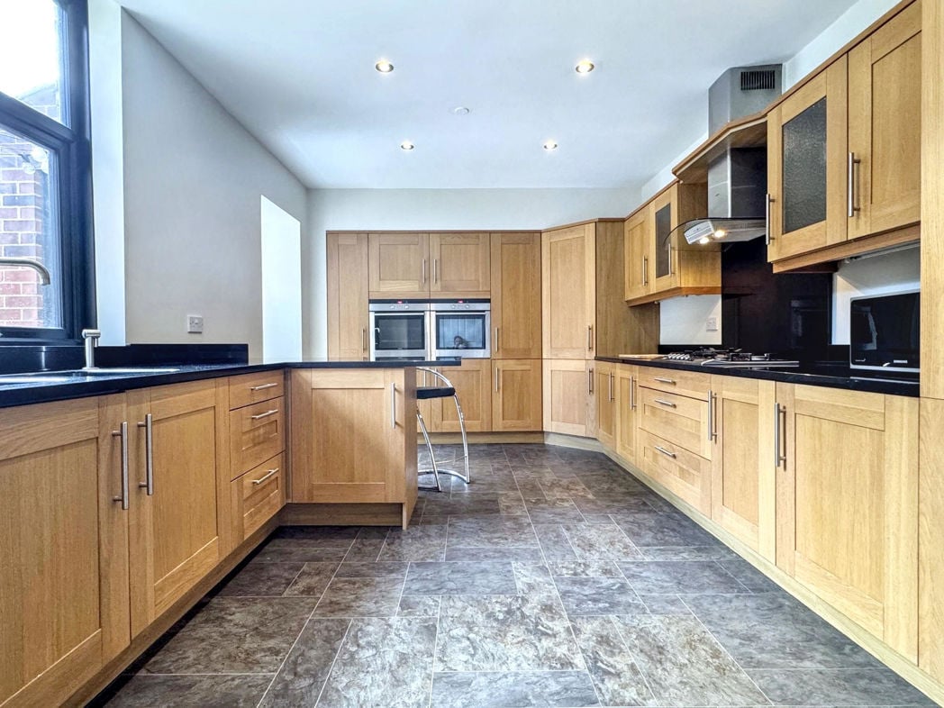 Property image 12 of 39