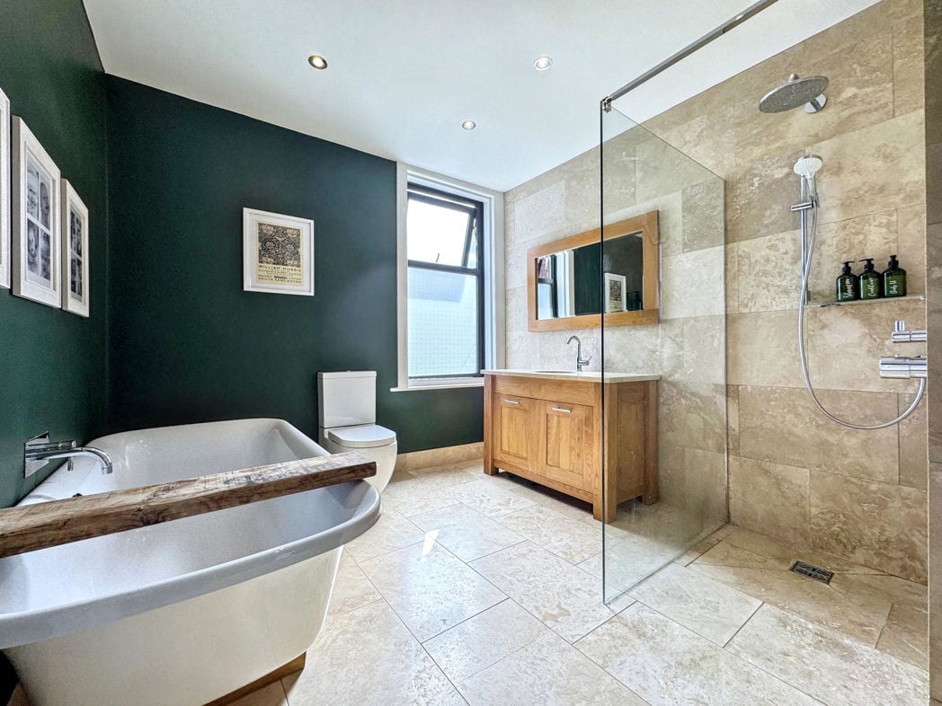 Property image 27 of 39