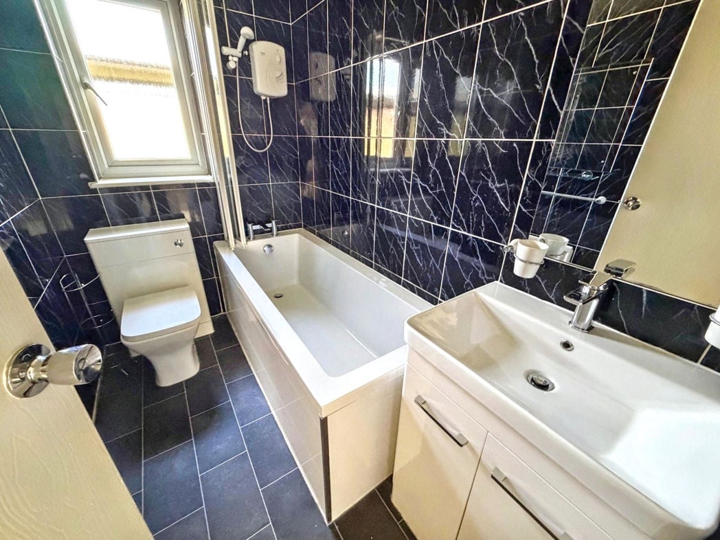 Property image 7 of 11