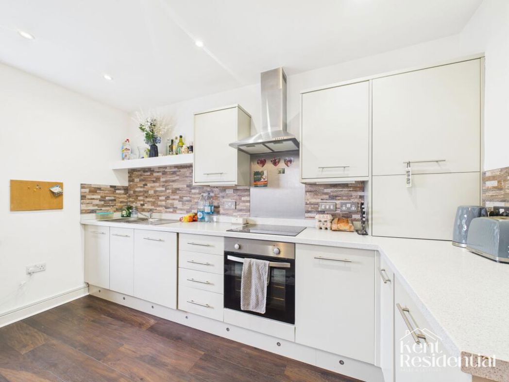 Property image 5 of 9