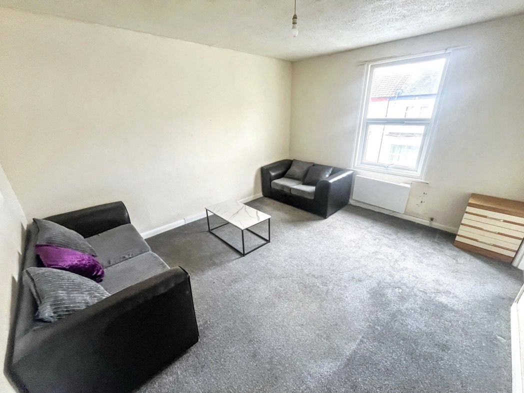 Property image 4 of 11