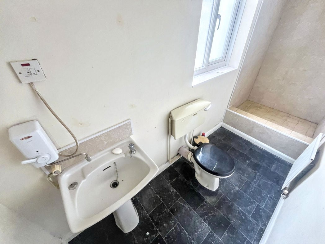 Property image 8 of 11
