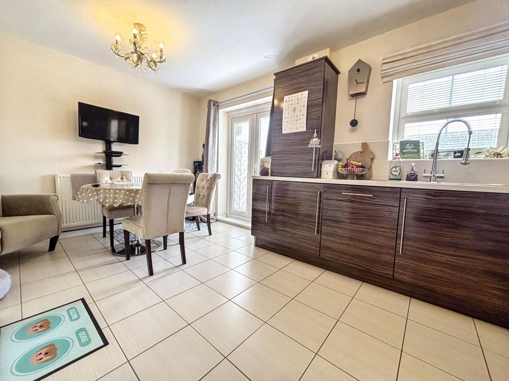 Property image 3 of 12