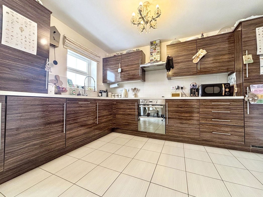 Property image 4 of 12