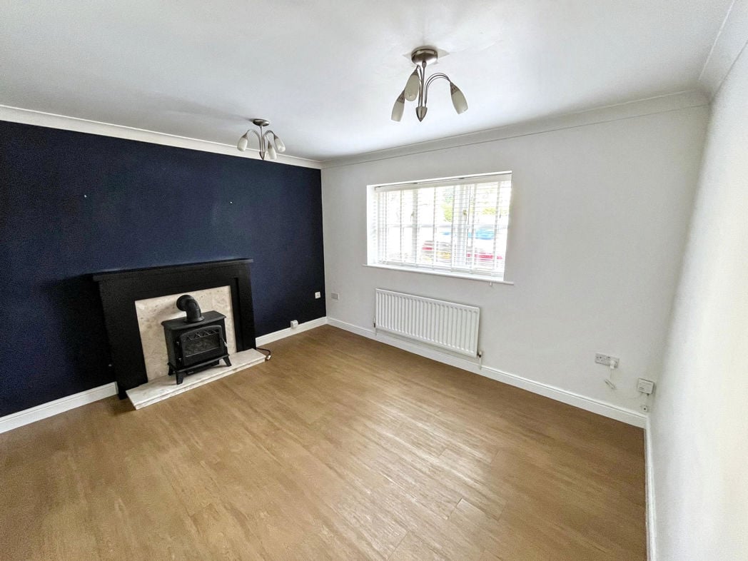 Property image 5 of 9