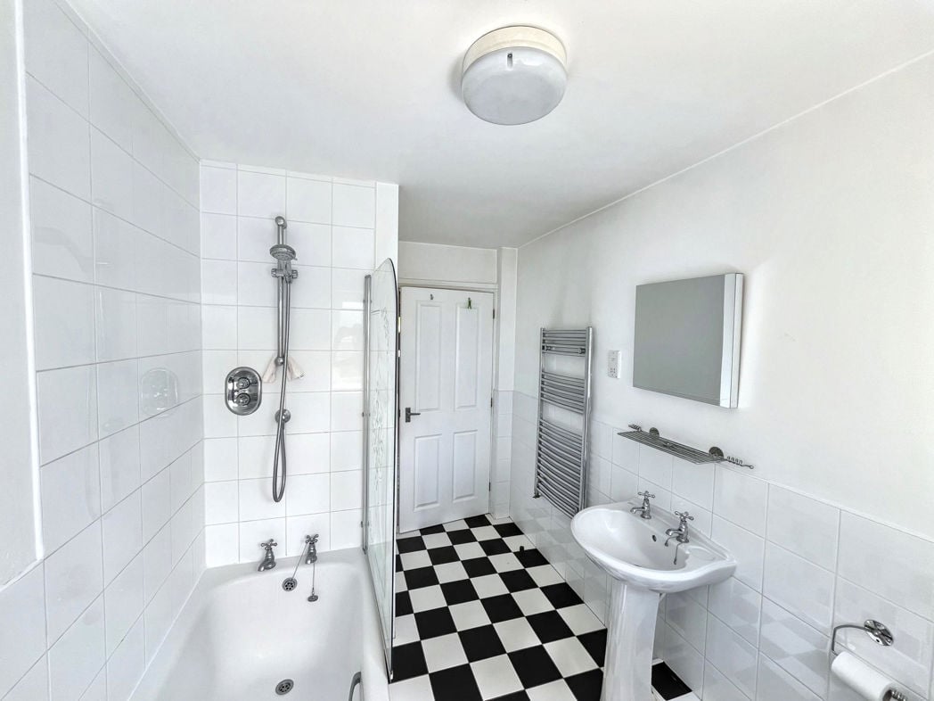 Property image 7 of 9