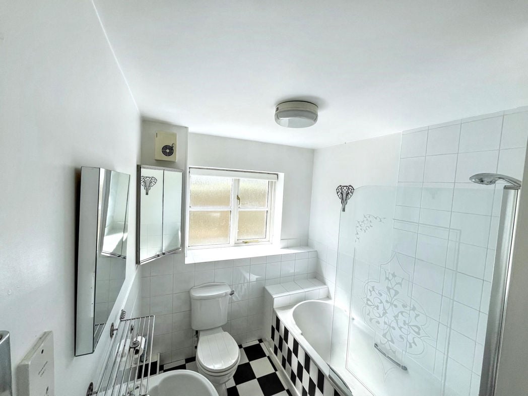 Property image 8 of 9