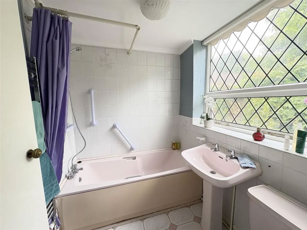 Property image 13 of 19