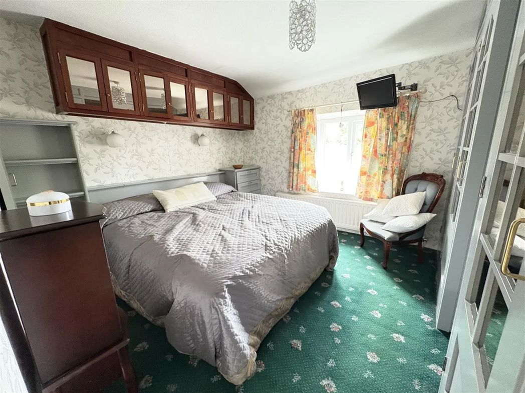 Property image 11 of 19