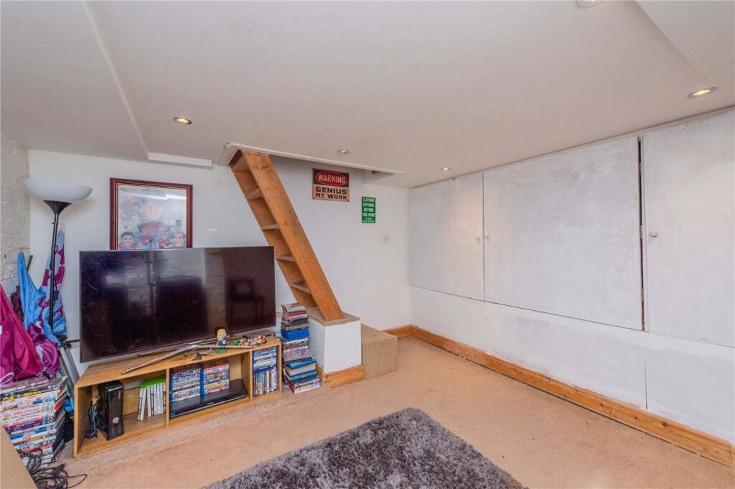 Property image 16 of 25