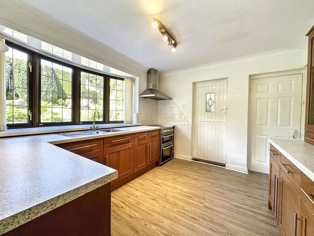 Property image 6 of 32