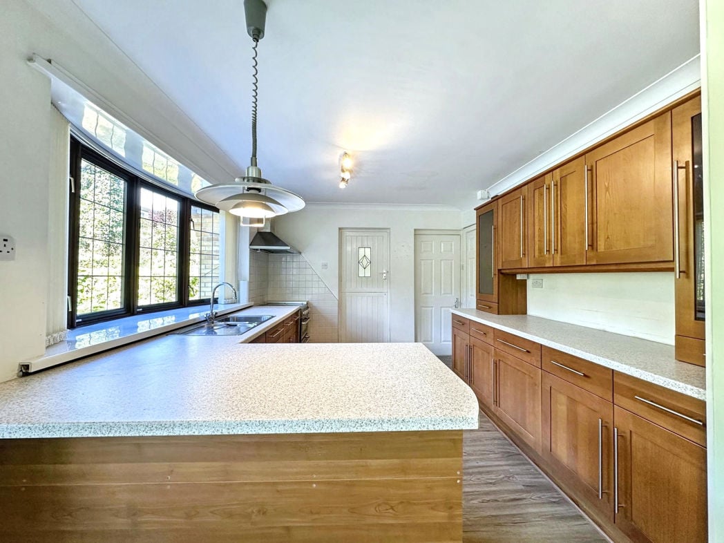 Property image 5 of 32
