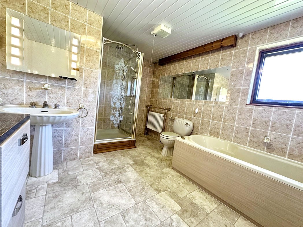 Property image 16 of 32