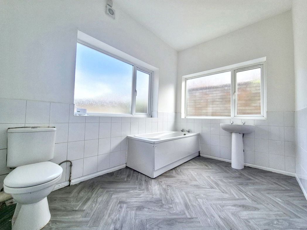 Property image 11 of 13