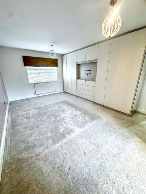 Property image 11 of 34