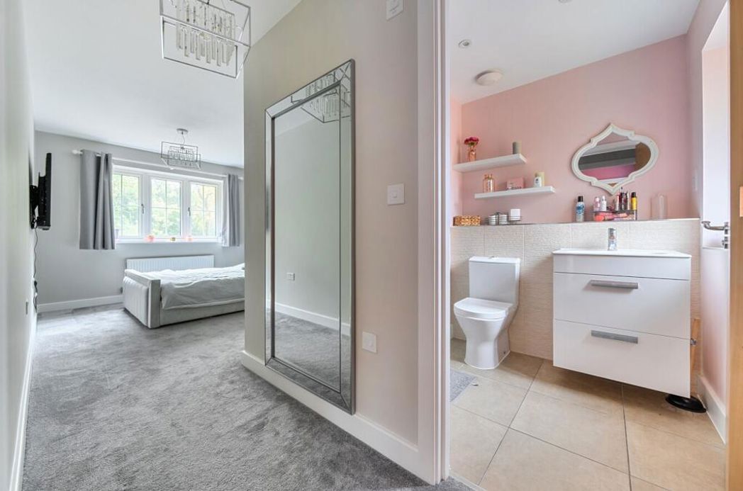 Property image 11 of 17