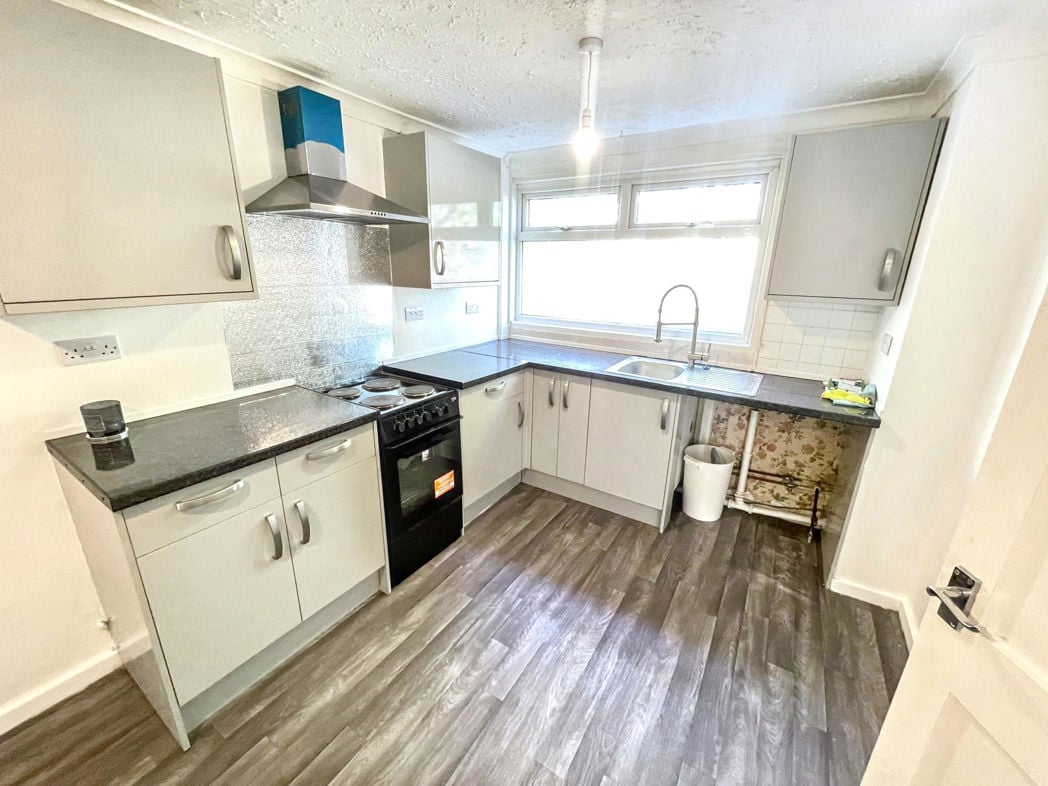 Property image 4 of 11