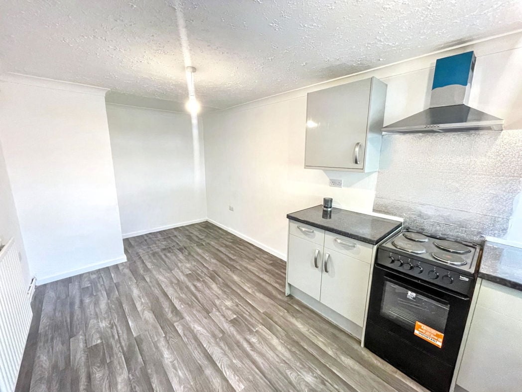 Property image 5 of 11