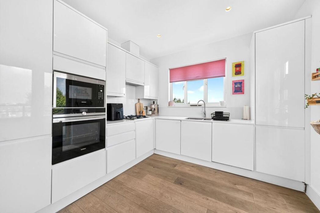 Property image 10 of 16