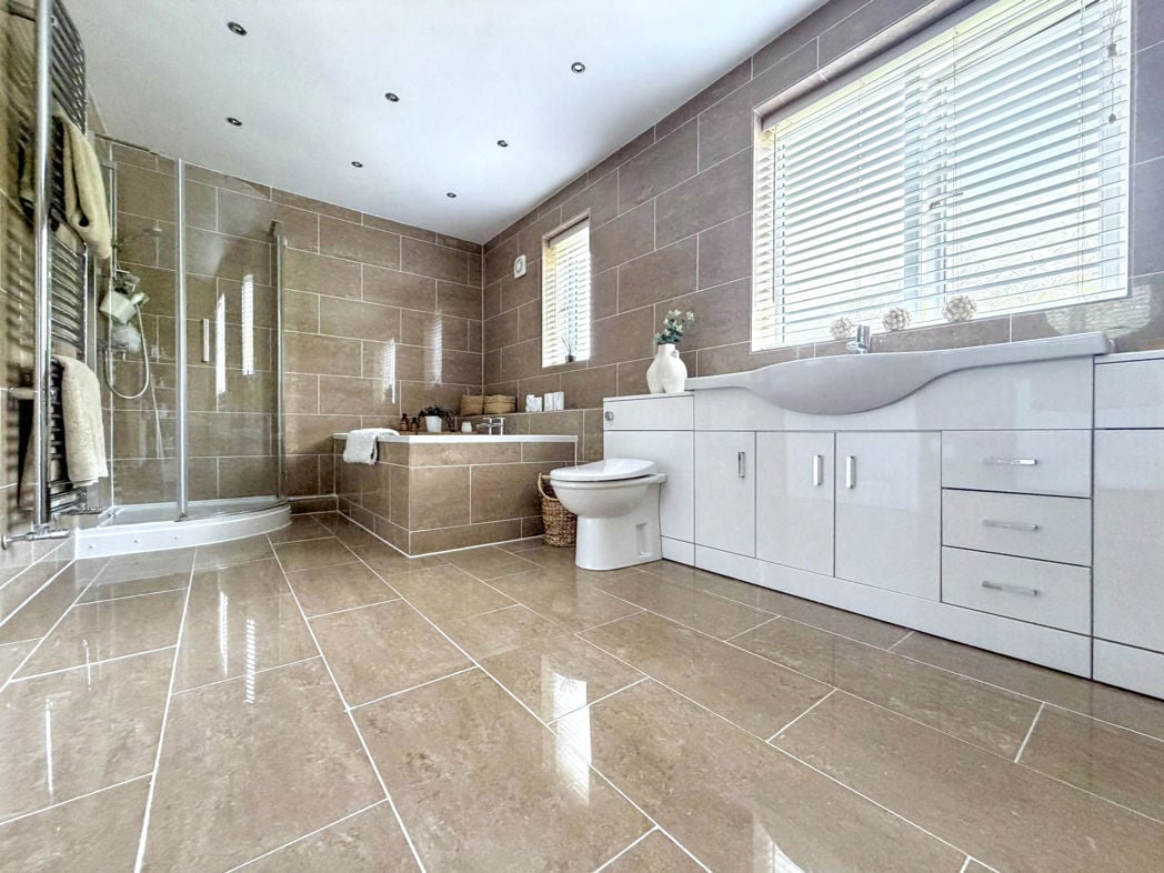 Property image 25 of 38