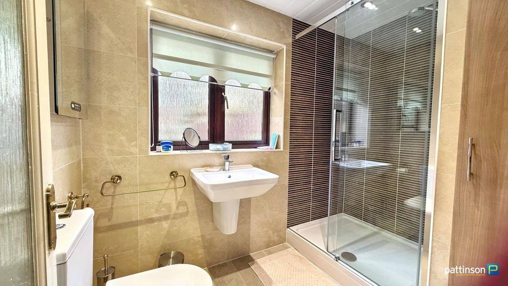 Property image 11 of 25