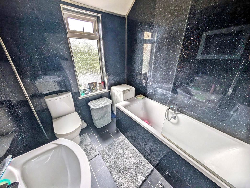 Property image 7 of 11
