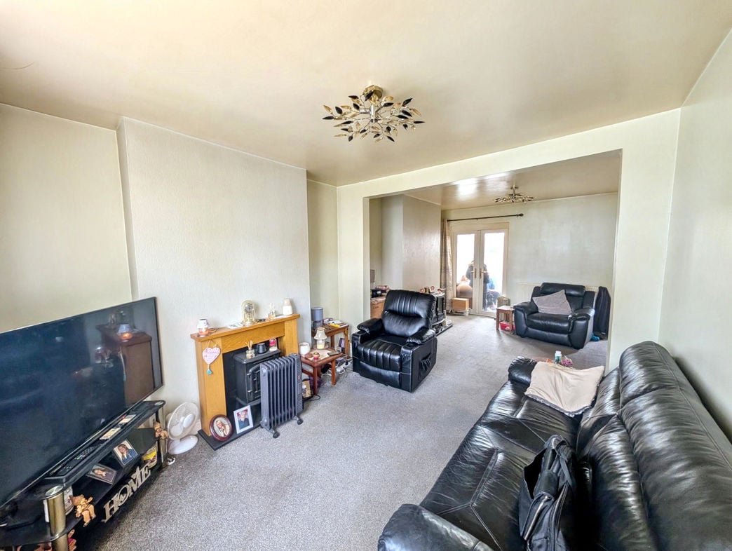 Property image 2 of 11