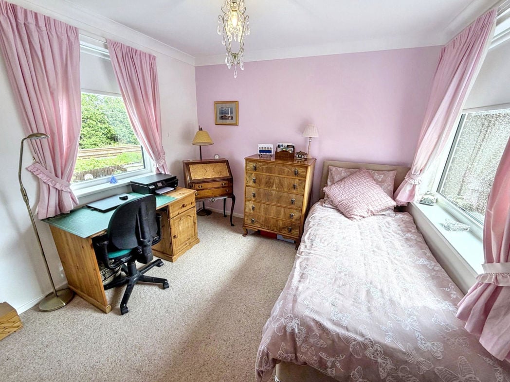 Property image 10 of 13
