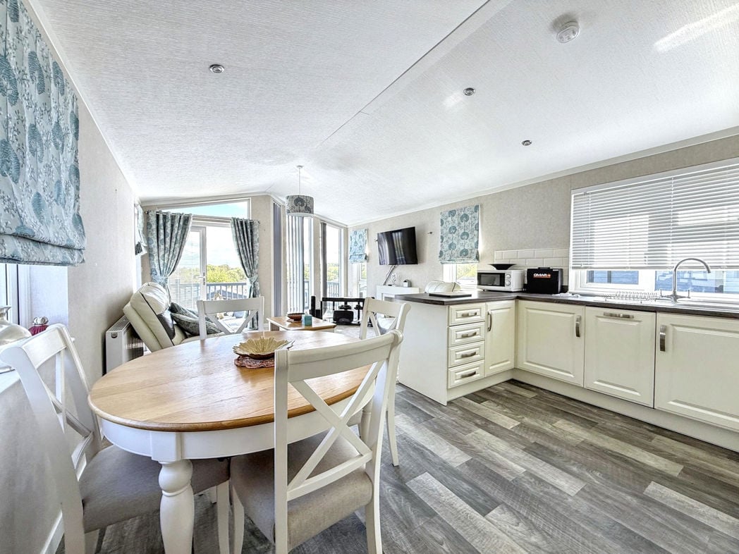 Property image 8 of 21