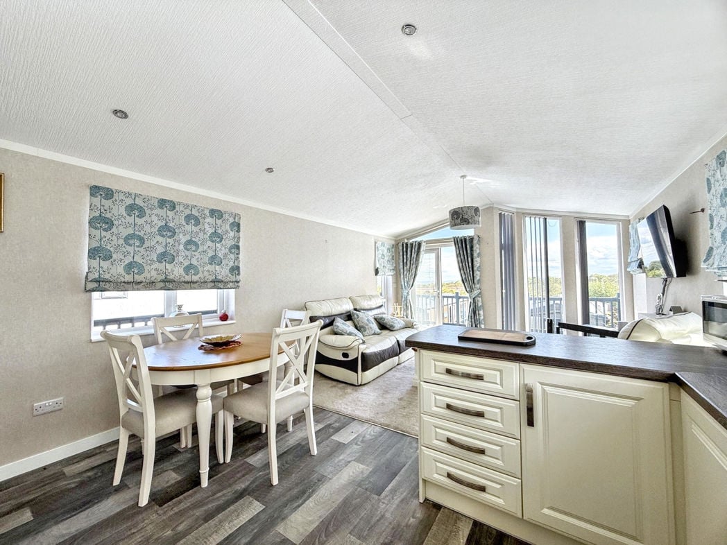 Property image 11 of 21