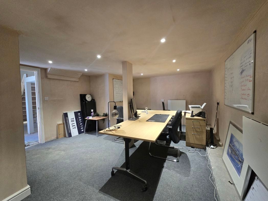 Property image 2 of 10