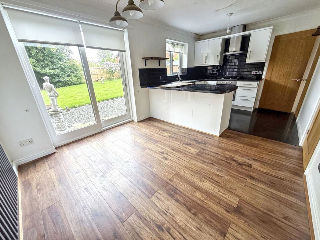 Property image 4 of 16