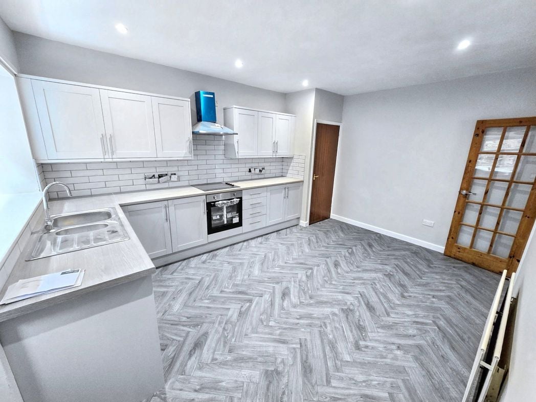 Property image 2 of 12