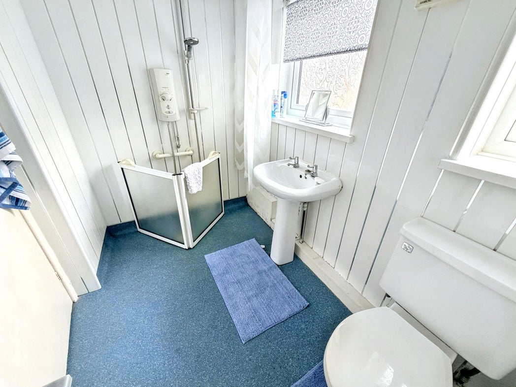 Property image 8 of 9