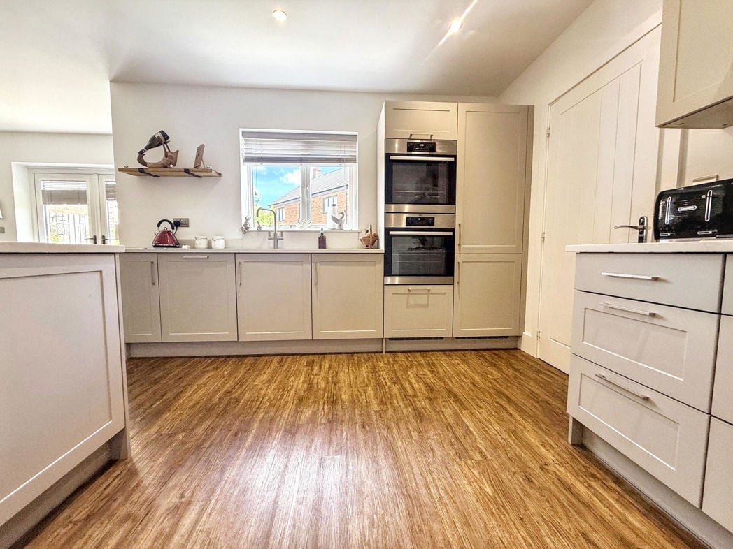 Property image 4 of 26