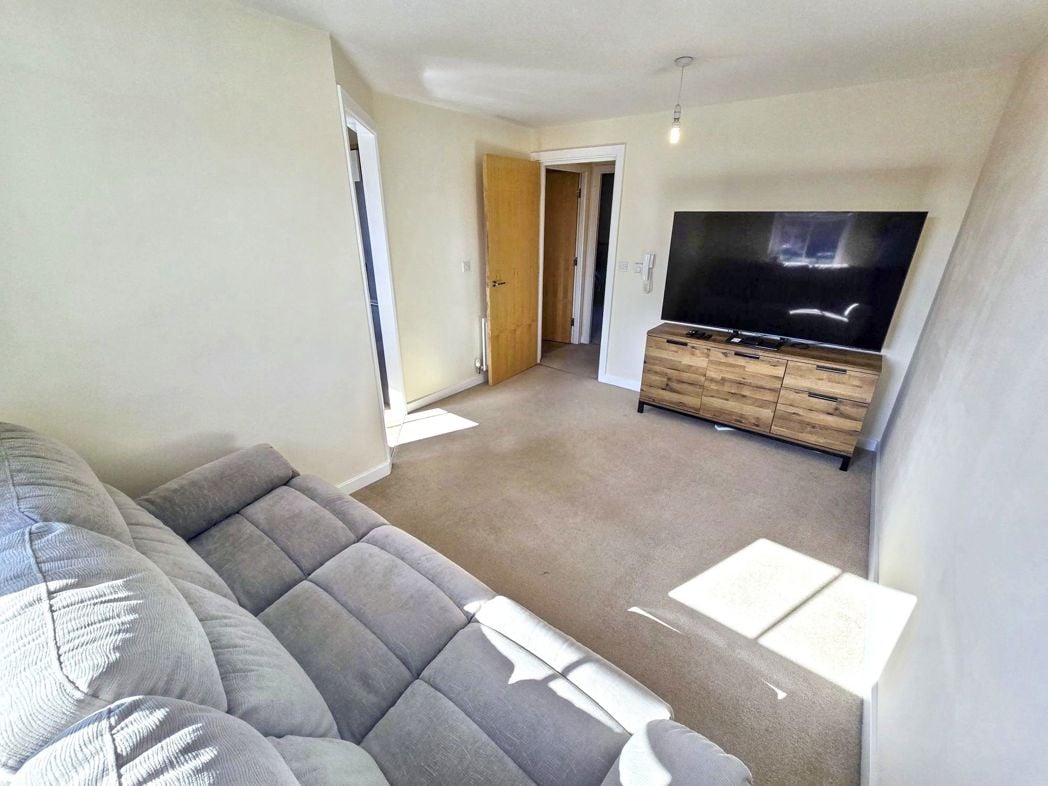 Property image 3 of 12