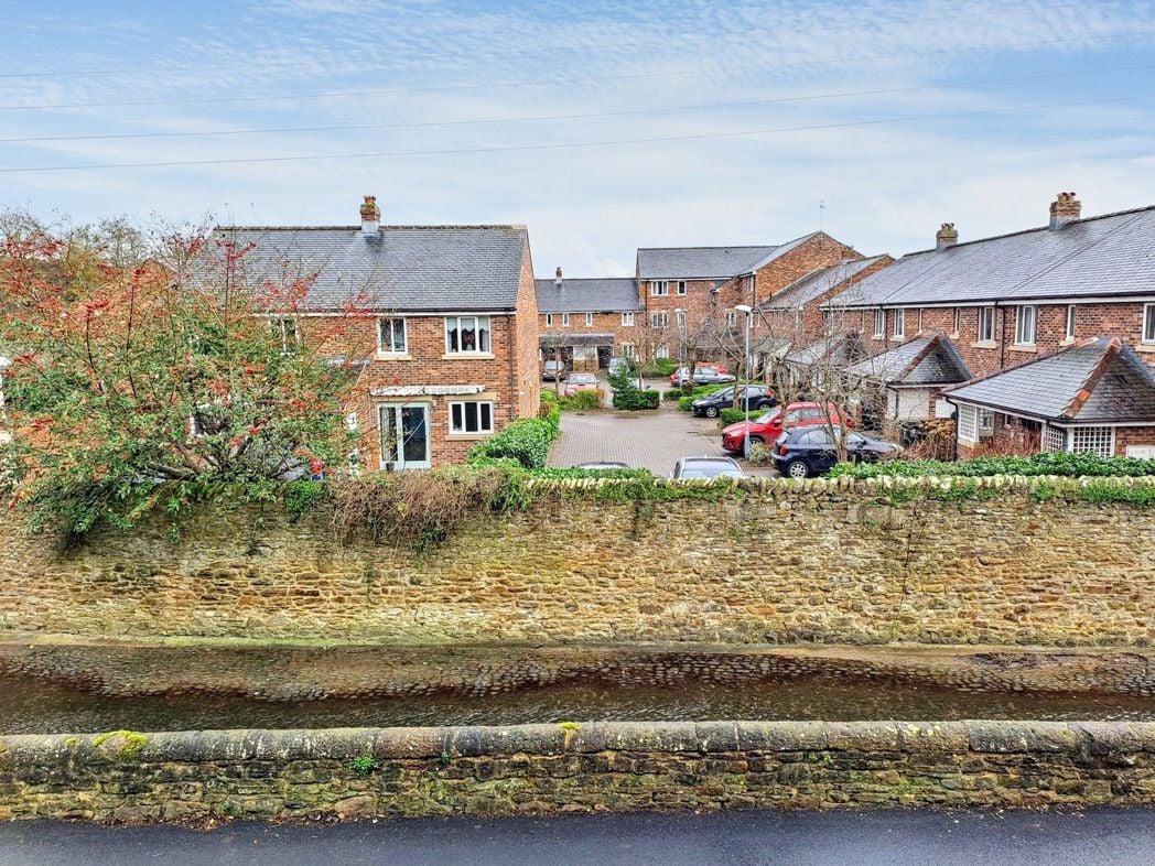Property image 8 of 12