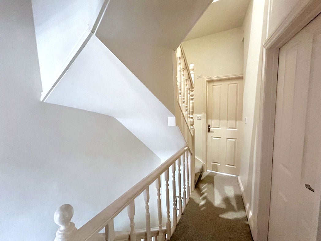 Property image 8 of 16