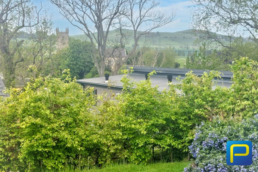 Property image 2 of 25