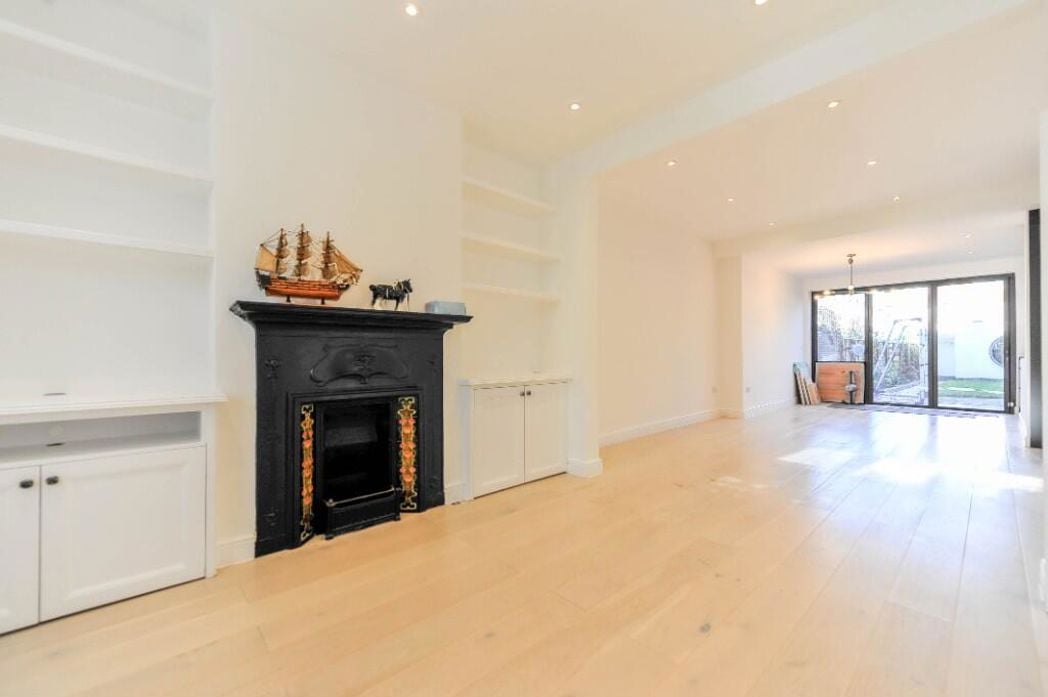 Property image 4 of 19