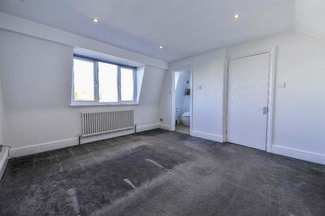 Property image 11 of 19