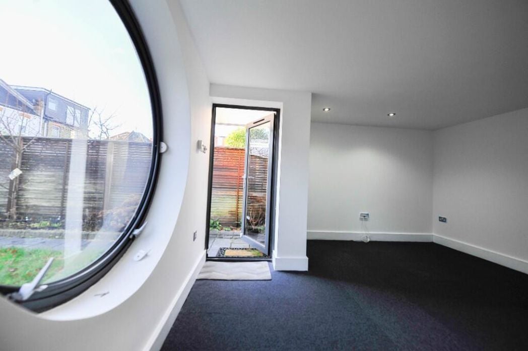 Property image 16 of 19