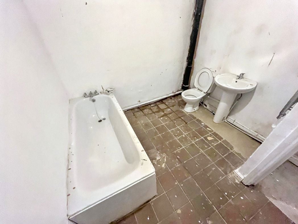 Property image 11 of 21
