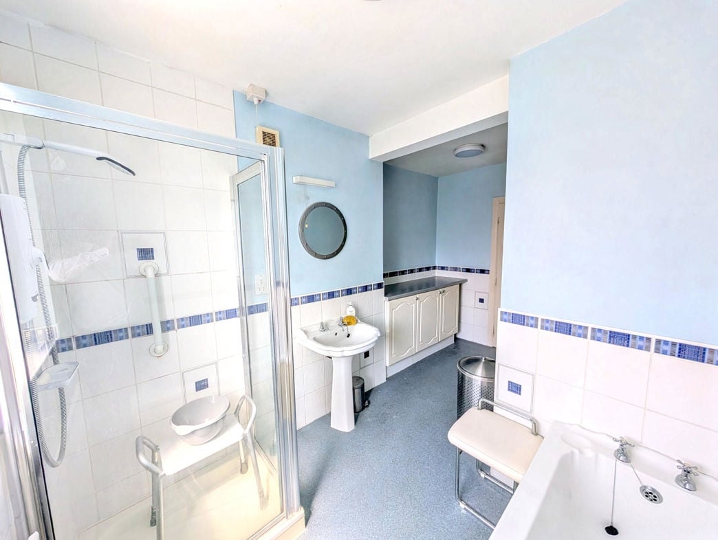 Property image 11 of 15