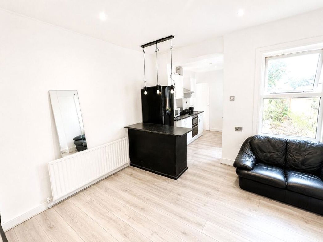 Property image 3 of 11