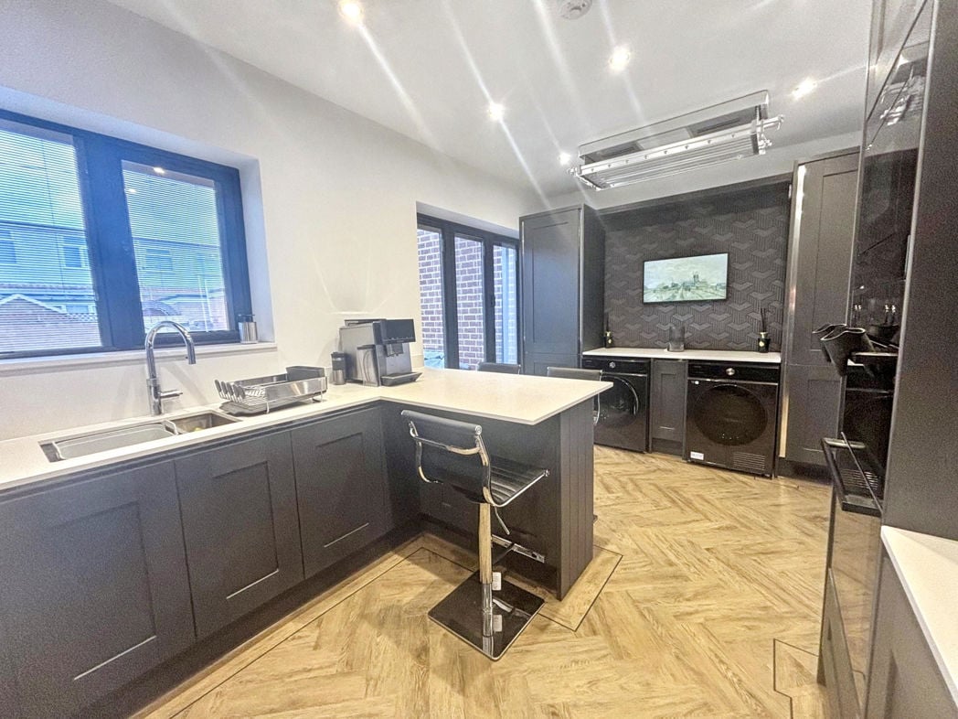 Property image 5 of 11