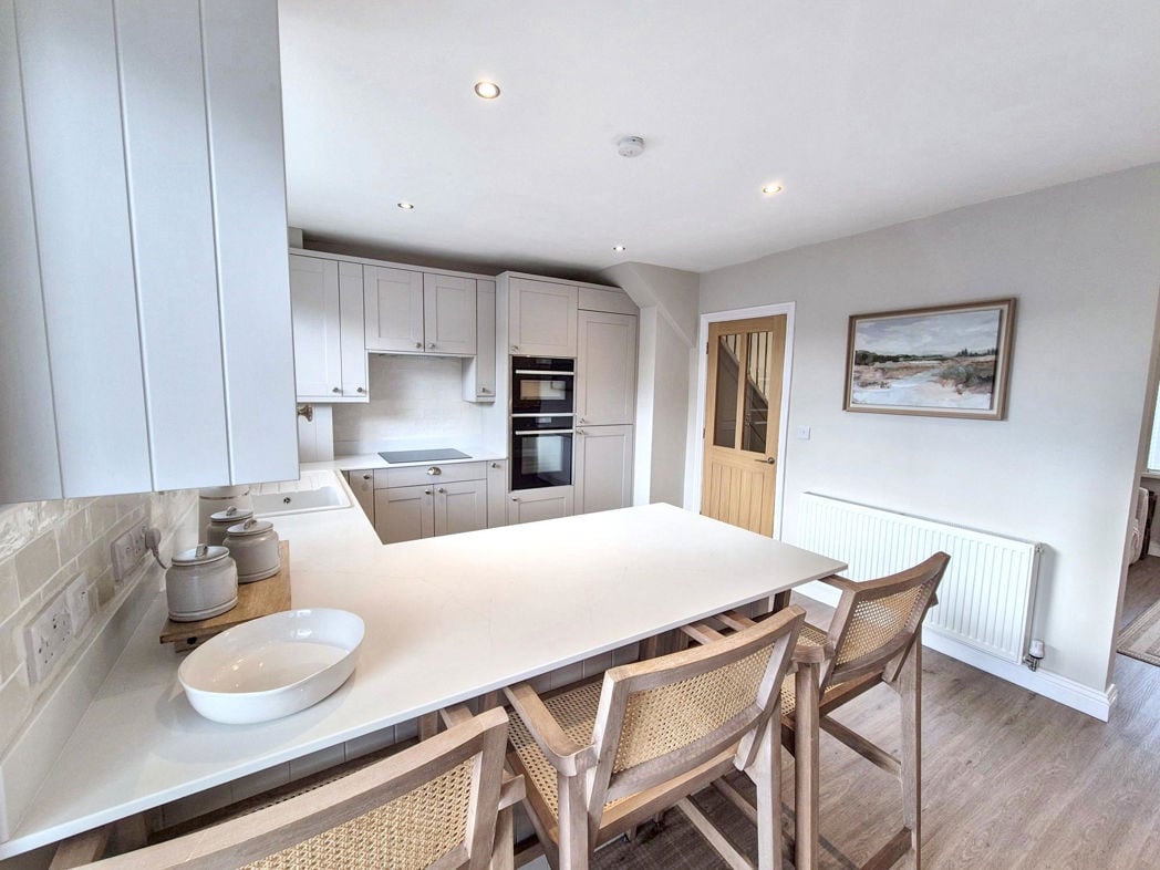 Property image 11 of 28